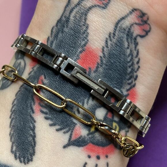 💛 Gucci 3900L Black Dial Silver Stainless Steel Band Analog Quartz Watch - Picture 2 of 4